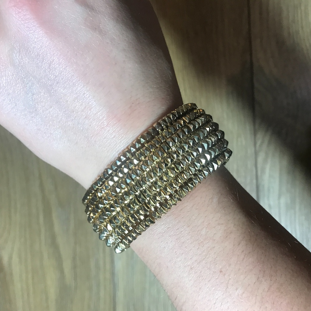 gold bracelet